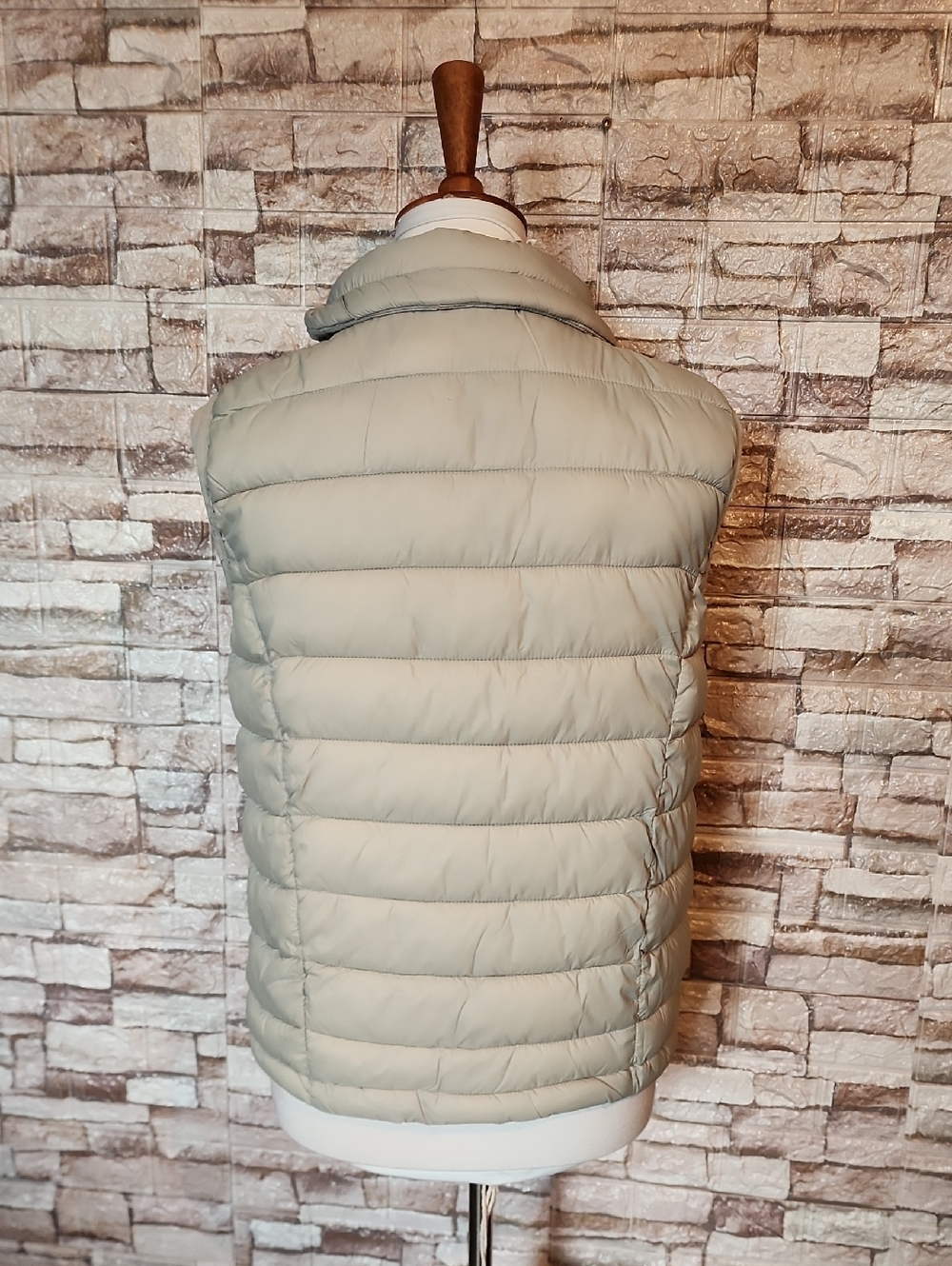 Zara Gray Full Zip Vest - Picture 2 of 8